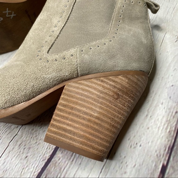 MARC FISHER Ankle Boots - Picture 2 of 8